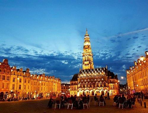 Au Coeur De La Grand Place Arras Exteriör bild